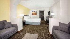 Suite, 1 Katil Raja (King), Non Smoking | Peralatan tempat tidur premium, meja, seterika/papan seterika 