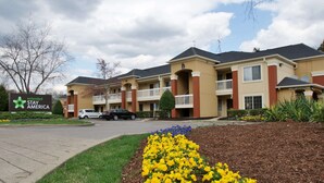 A hotel with a sign reading "extended STAY AMERICA". - Extended Stay America Suites Nashville Airport Music City (Nashville)
