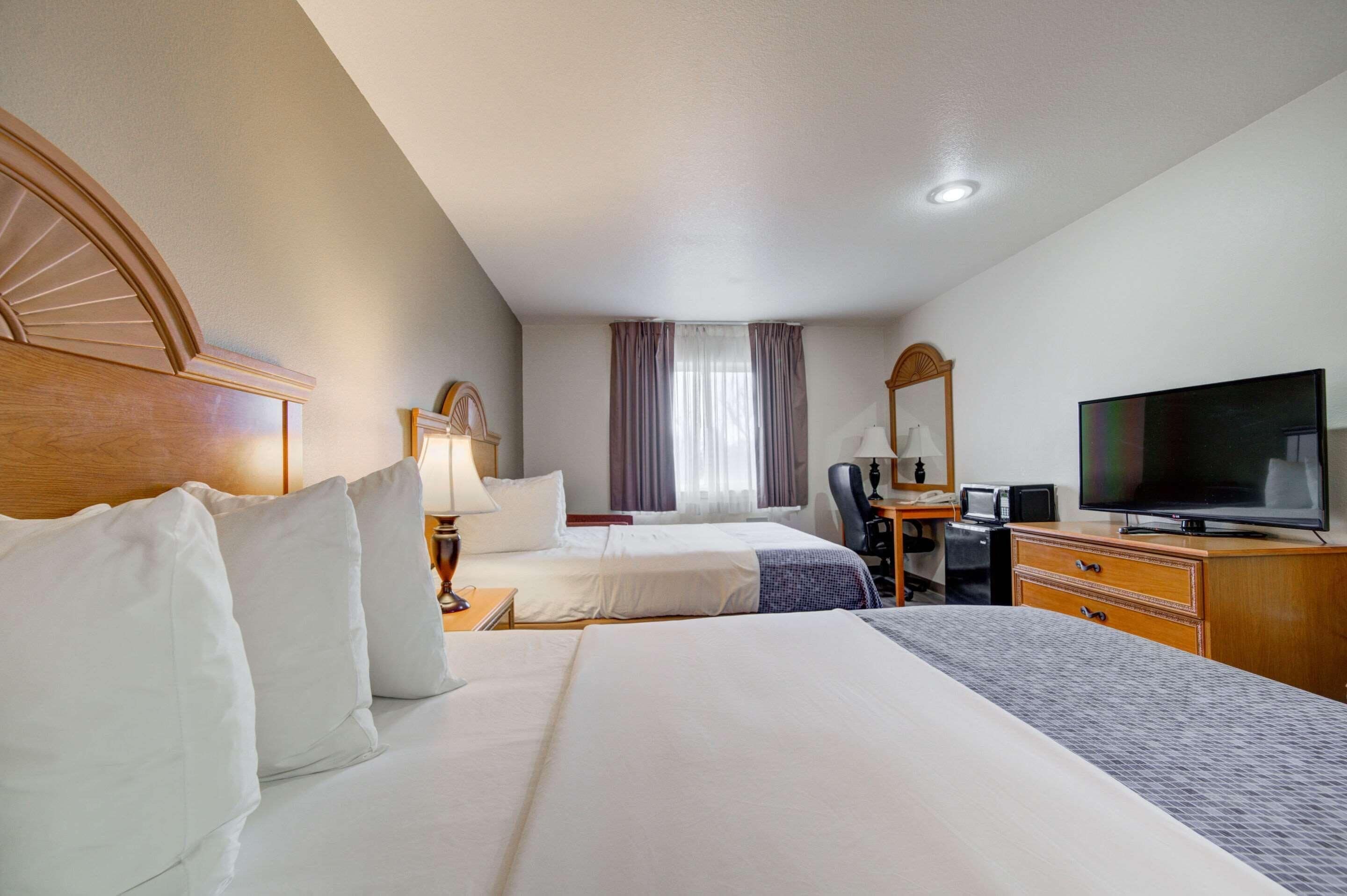 Premium bedding, in-room safe, desk, soundproofing