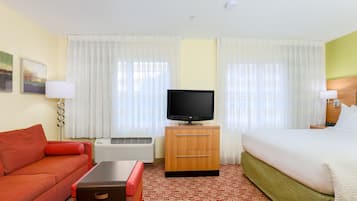 Escrivaninha, espaço de trabalho para notebook, cortinas blackout