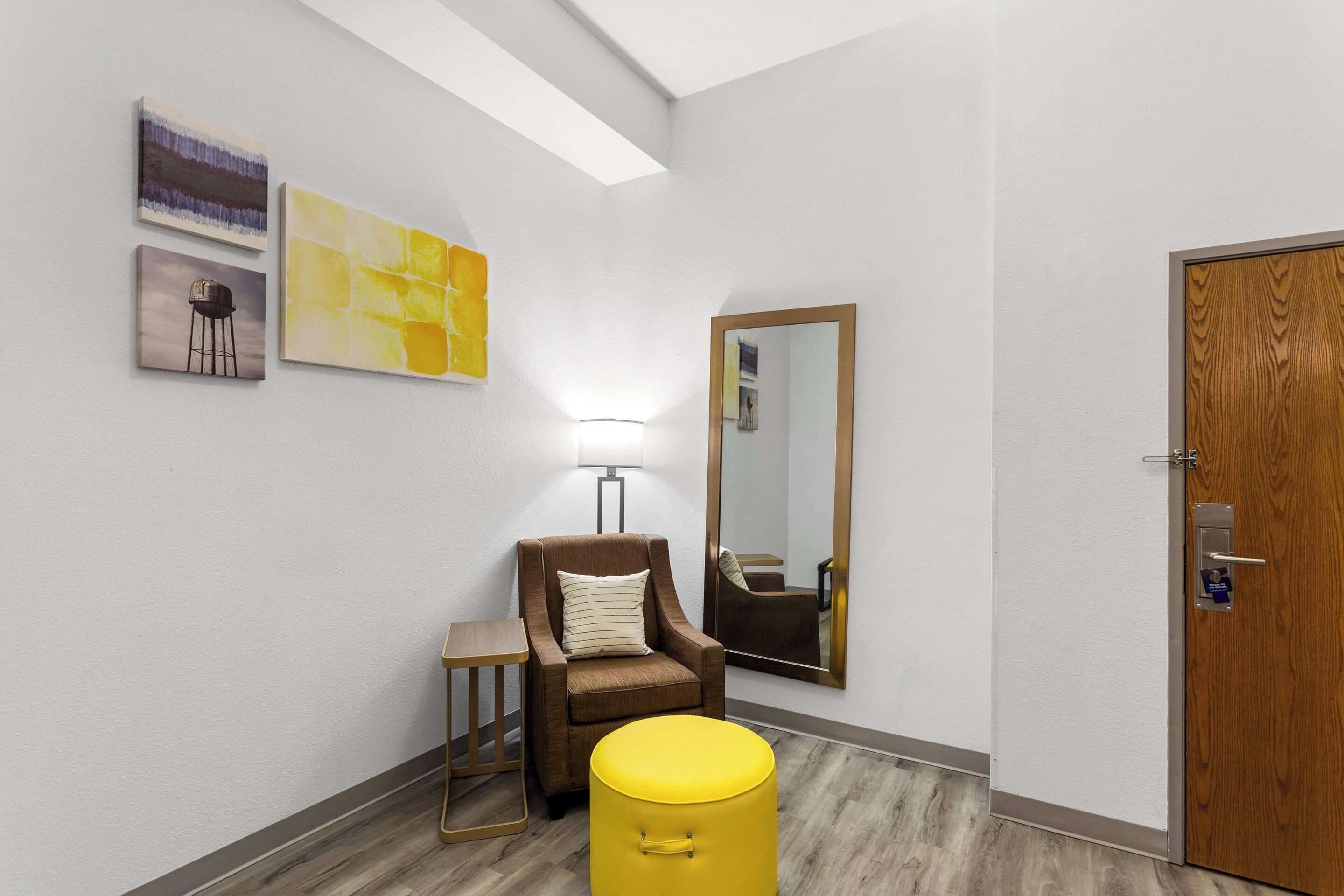 premium bedding, in-room safe, desk, laptop workspace