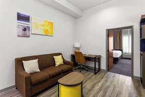 Suite, 1 cama King size, para no fumadores, hidromasaje | Ropa de cama de alta calidad y caja de seguridad en la habitación 