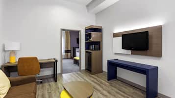 Suite, 1 King Bed, Non Smoking, Jetted Tub