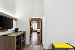 Premium bedding, in-room safe, desk, laptop workspace