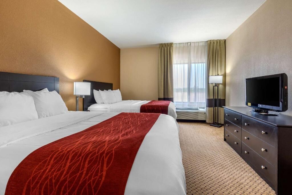 Premium bedding, in-room safe, desk, laptop workspace