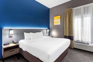 高級寢具、房內夾萬、書桌、手提電腦工作空間