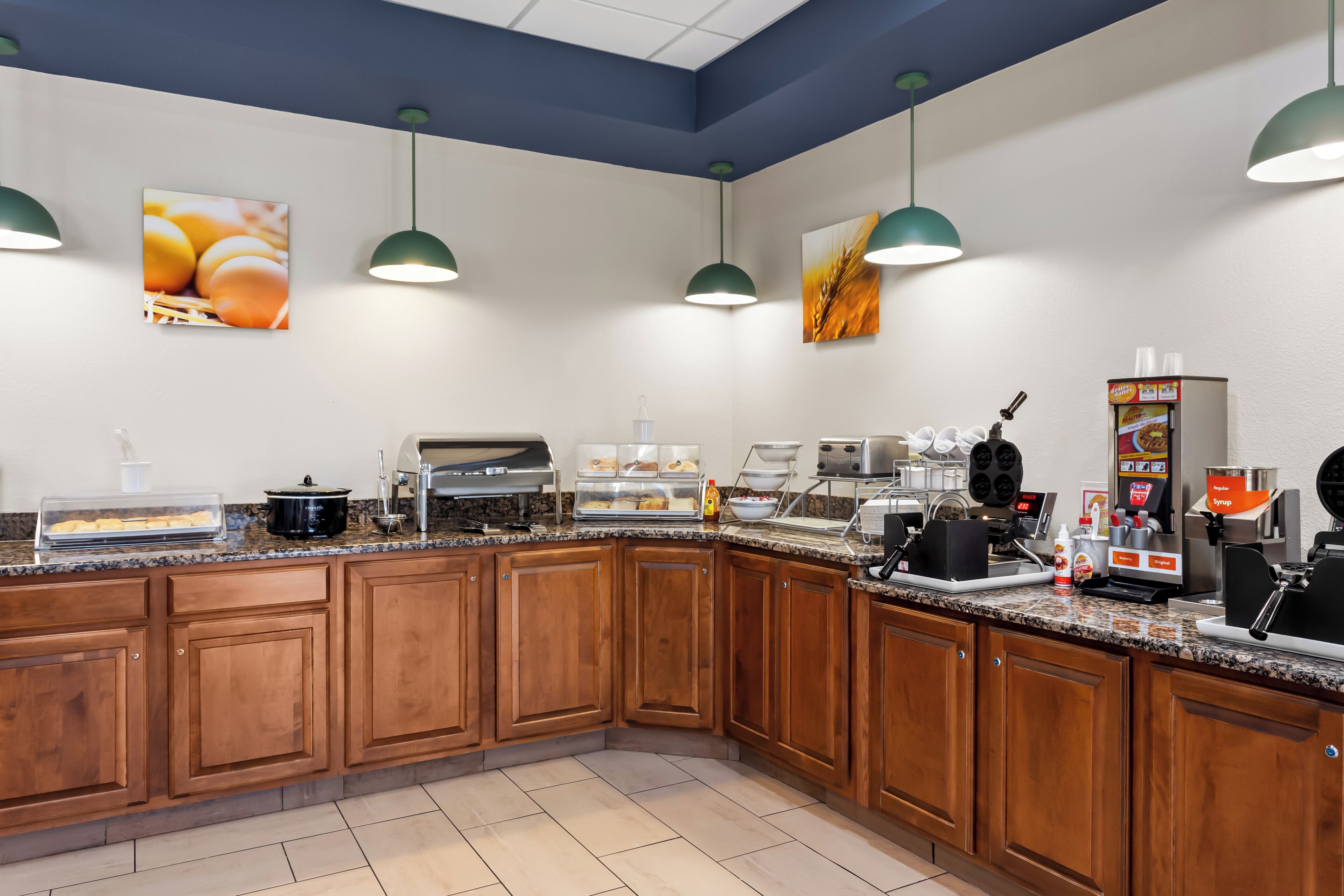 free buffet breakfast