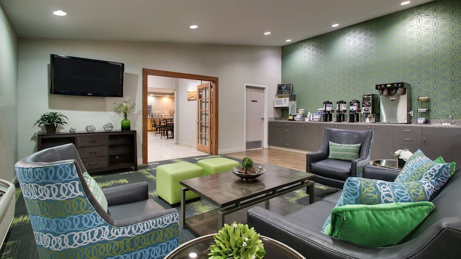 EverSpring Inn & Suites