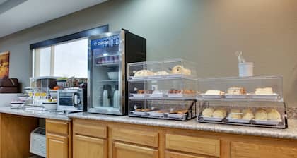 EverSpring Inn & Suites