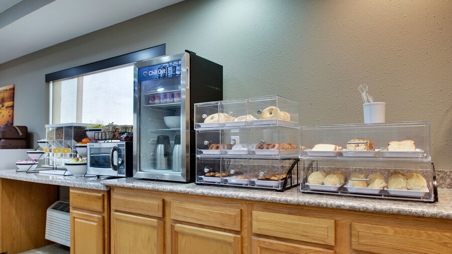 EverSpring Inn & Suites