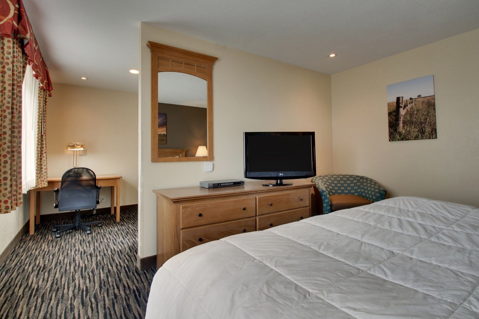 suite, 1 king bed | desk, iron/ironing board, free wifi, bed sheets