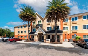 Property entrance - Southpoint Suites Jacksonville (Jacksonville)