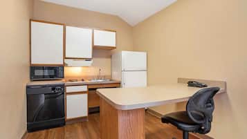 Fridge, microwave, stovetop