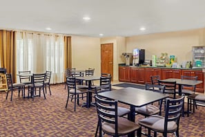 Free daily buffet breakfast - Quality Inn High Point - Archdale (High Point)