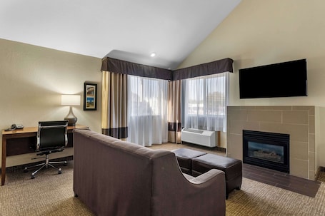 Suite, 1 King Bed with Sofa bed, Accessible, Non Smoking (Upgrade) | Premium bedding, pillowtop beds, desk, laptop workspace. Comfort Inn & Suites Greeley