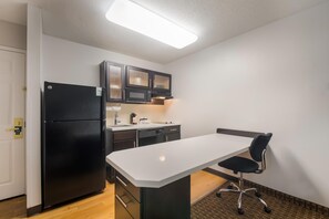 Premium bedding, down comforters, in-room safe, desk
