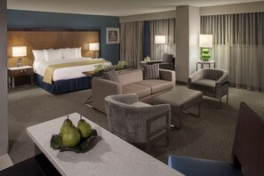 Deluxe Studio Suite, 1 King Bed | Pillow-top beds, in-room safe, desk, blackout curtains