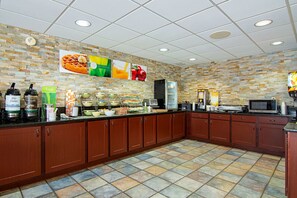 Free daily continental breakfast 