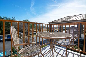 Blackout curtains, iron/ironing board, free WiFi, bed sheets - Quality Inn & Suites Richburg I-77 (Richburg)