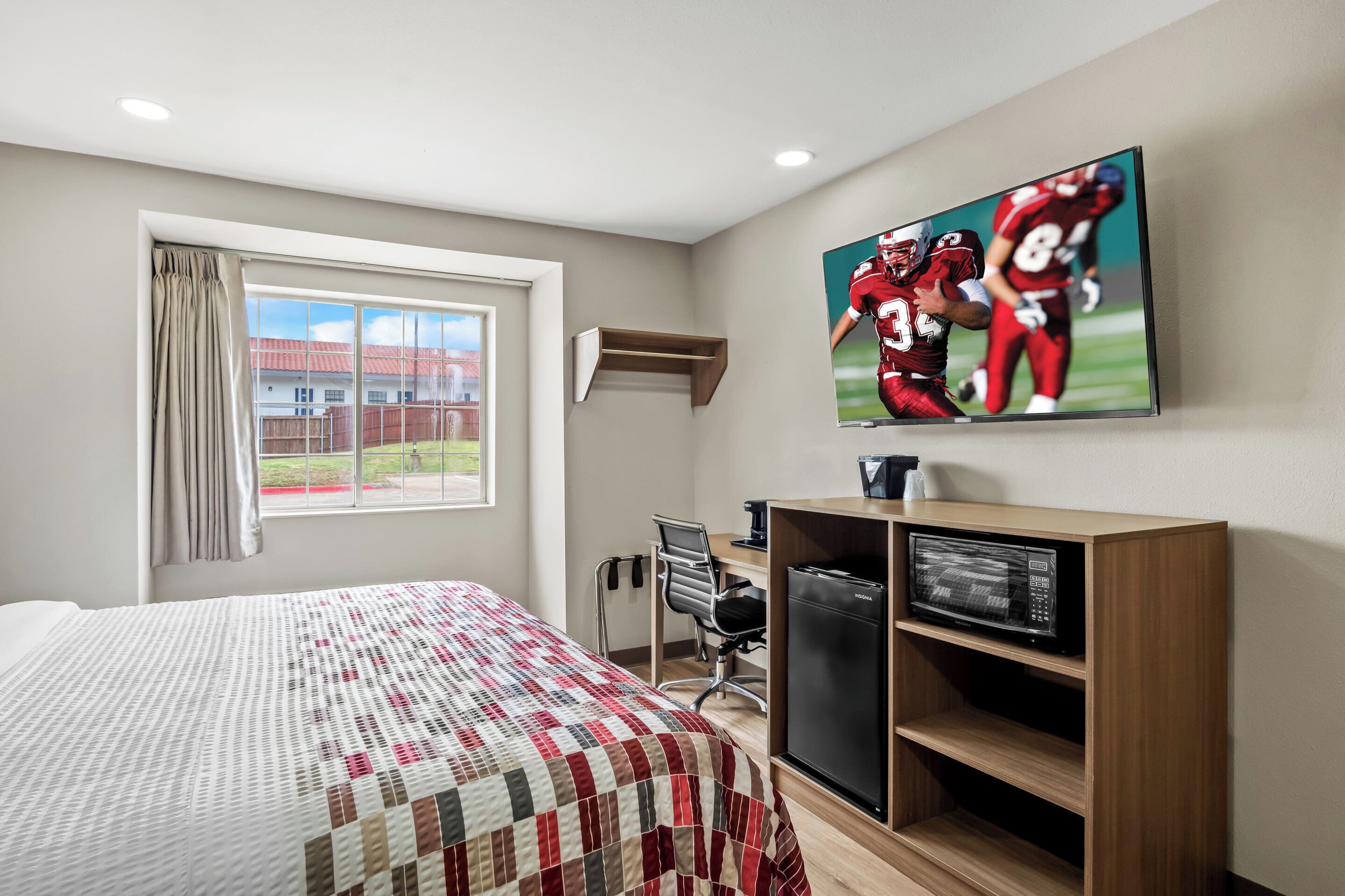 Suite, 1 King Bed, Non Smoking | Desk, blackout drapes, iron/ironing board, WiFi (free)