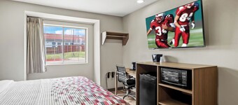Red Roof Inn & Suites Euless - DFW Airport Southwest