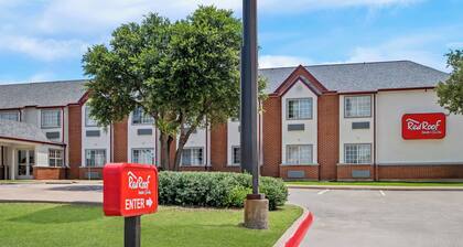 Red Roof Inn & Suites Euless - DFW Airport Southwest