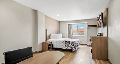 Red Roof Inn & Suites Euless - DFW Airport Southwest