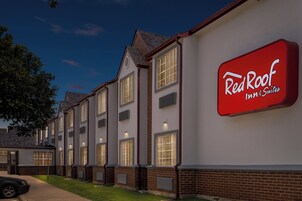 Fachada de la propiedad por la tarde o noche