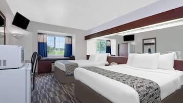 Kamar Standar, 2 Tempat Tidur Queen, Bebas Asap Rokok | Meja kerja, setrika/meja setrika, dan tempat tidur bayi gratis