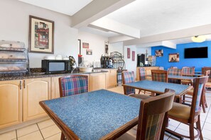 Free daily continental breakfast 