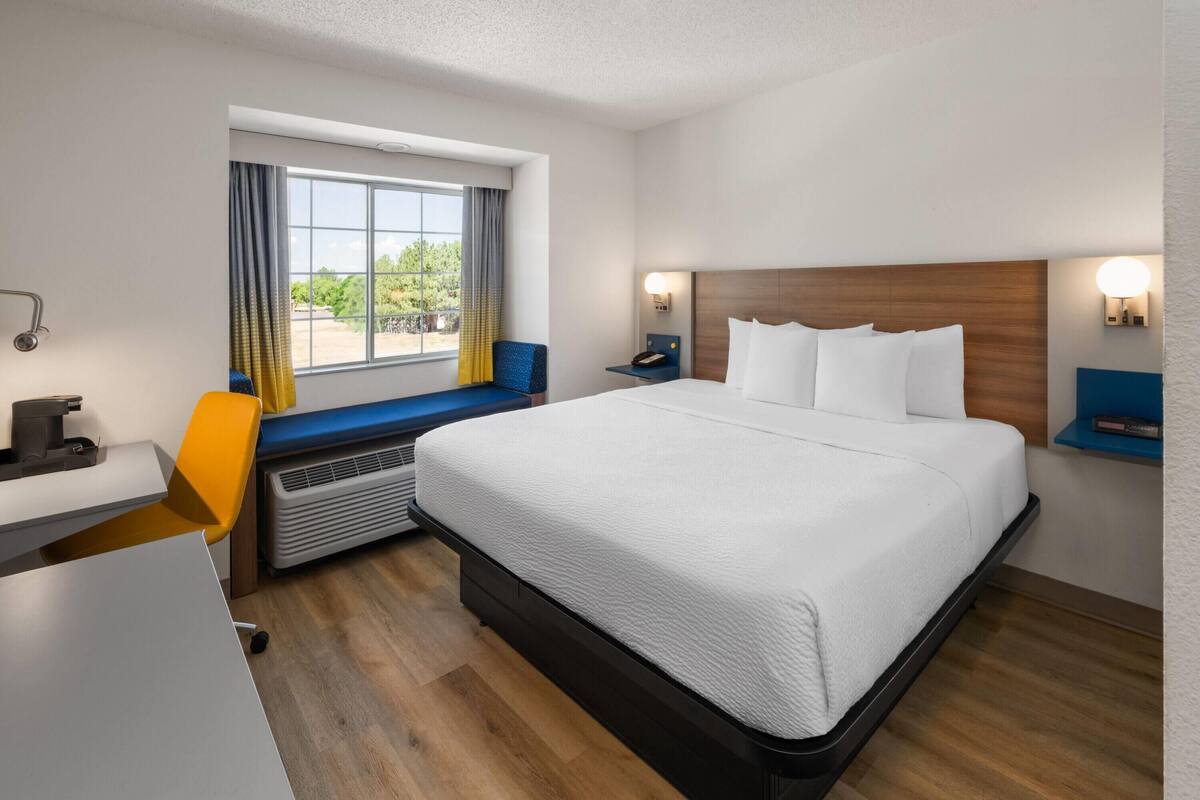 Standard Room, 1 King Bed | Desk, travel crib, WiFi (free), bed sheets