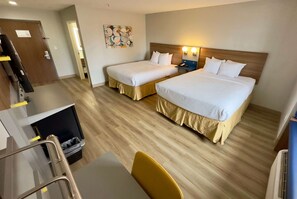 Desk, travel cot, free WiFi, bed sheets - Microtel Inn & Suites by Wyndham Denver Airport (Denver)