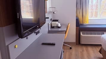 Skrivebord, reiseseng for barn, wi-fi (inkludert) og sengetøy