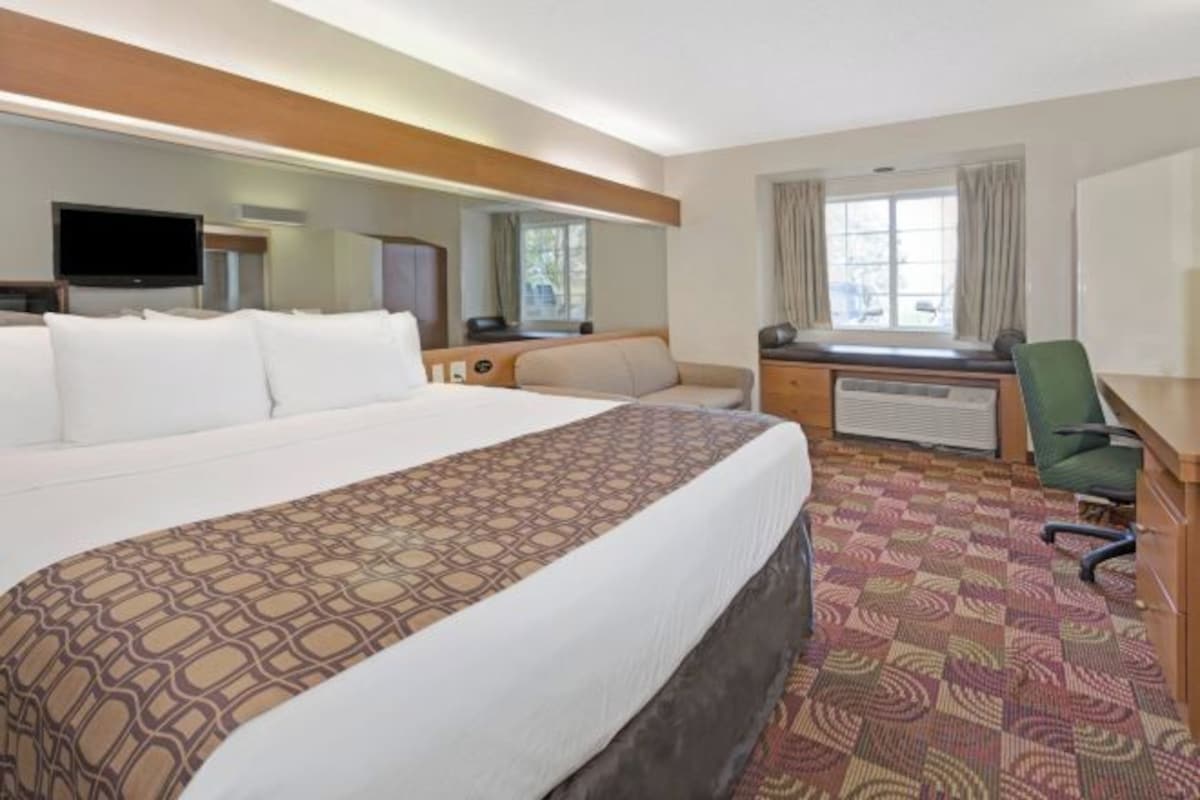 Desk, travel crib, WiFi (free), bed sheets