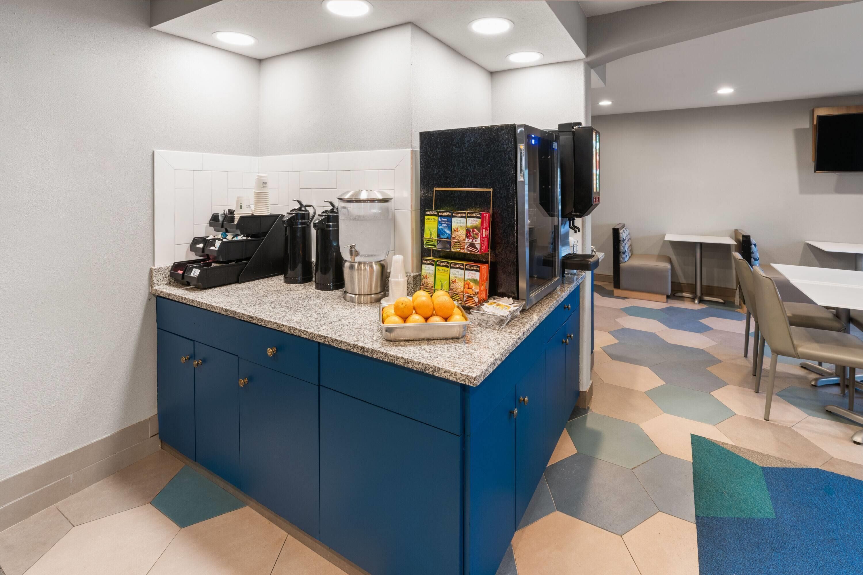 Free daily continental breakfast 