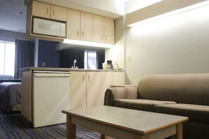 Suite, 1 cama de matrimonio, no fumadores, cocina | Televisión