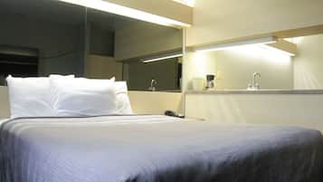 Suite, 1 Queen Bed, Non Smoking, Kitchen | Private kitchen