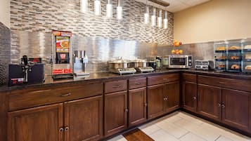 Free buffet breakfast on weekends