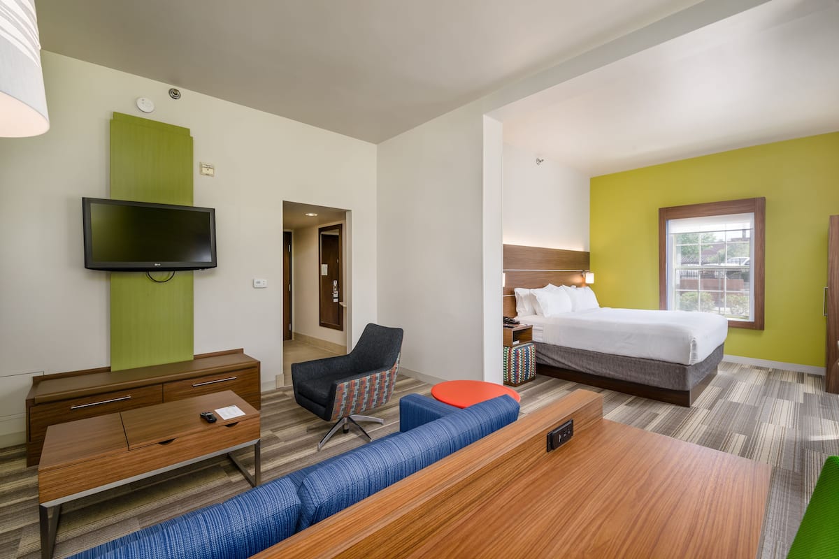 1 bedroom, in-room safe, desk, iron/ironing board