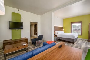 In-room safe, desk, iron/ironing board, free cribs/infant beds - Holiday Inn Express Hotel & Suites Phoenix-Airport by IHG (Phoenix)