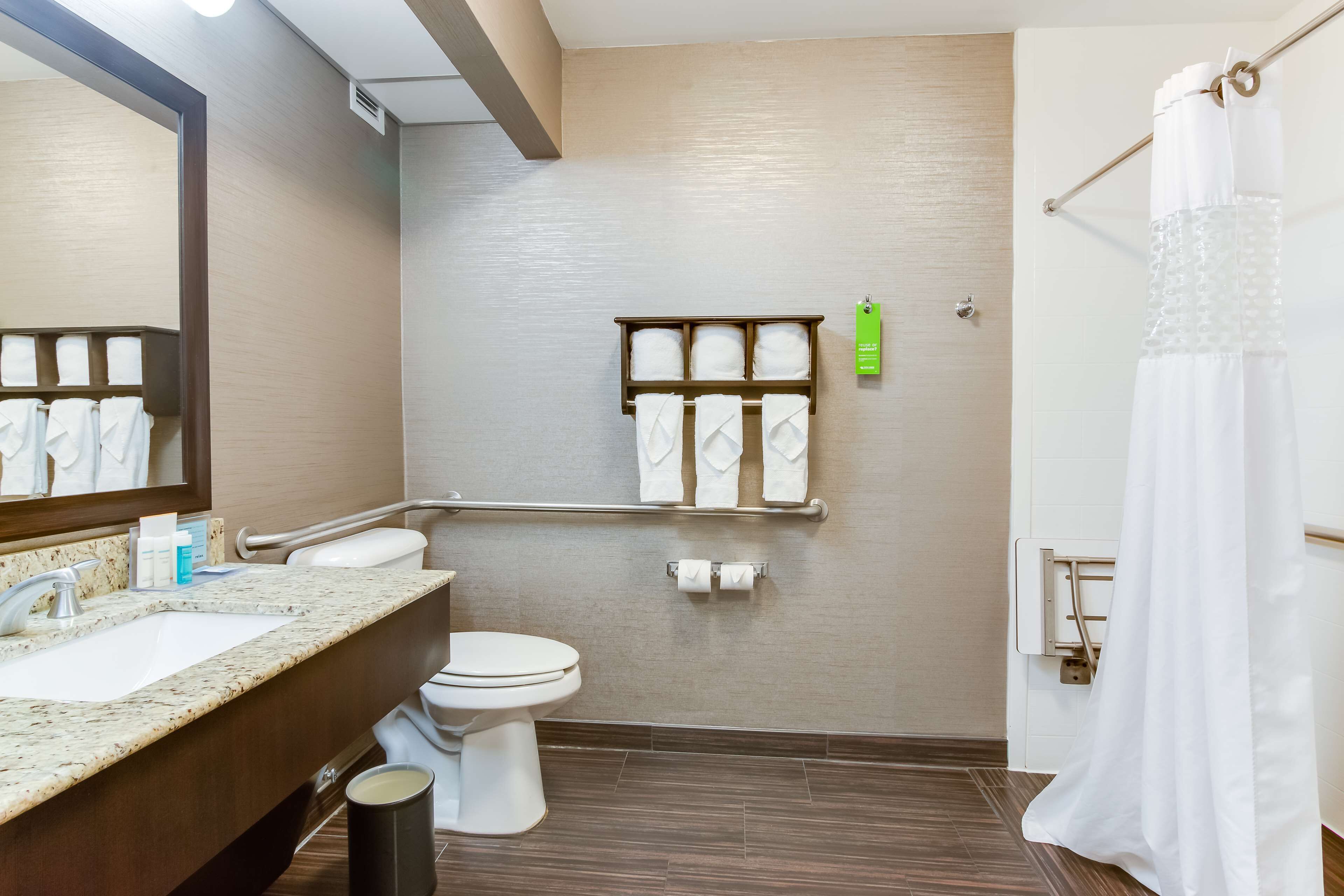 minibar, in-room safe, laptop workspace, blackout curtains