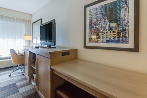 1 très grand lit king-size, Non-fumeurs. | Minibar, coffres-forts dans les chambres