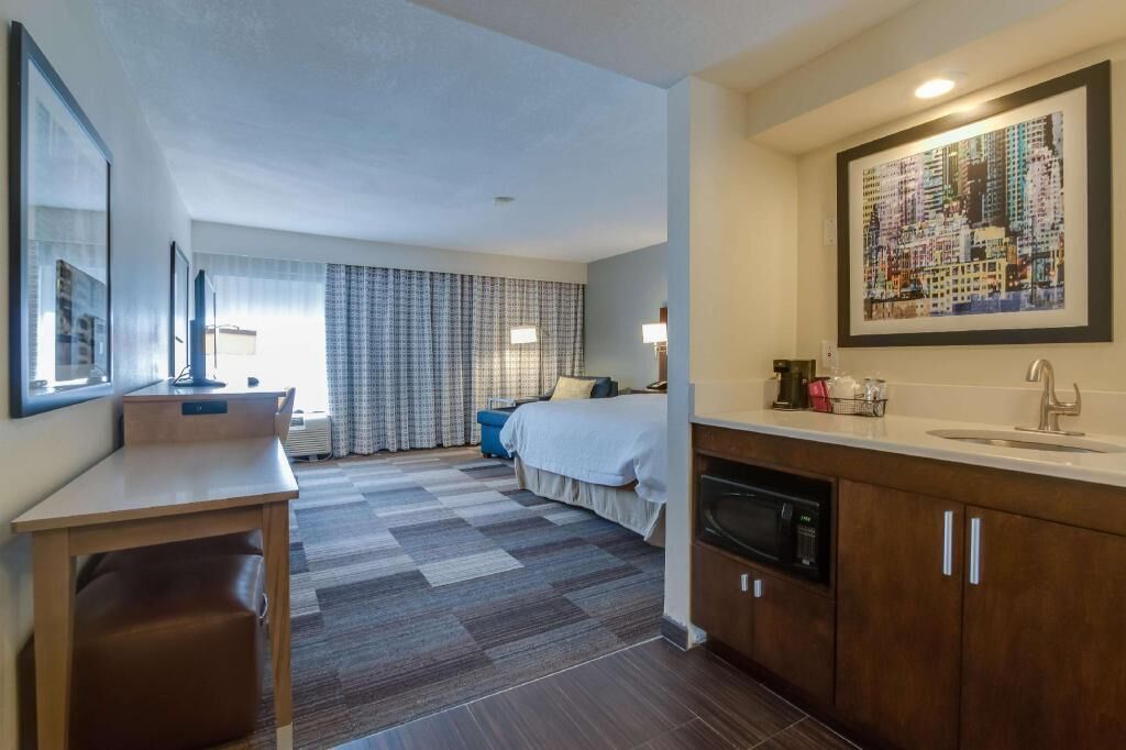 Minibar, in-room safe, laptop workspace, blackout drapes