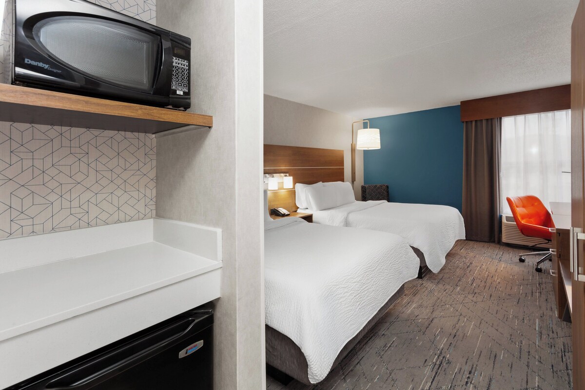 Standard Room, 2 Queen Beds | Premium bedding, in-room safe, desk, iron/ironing board
