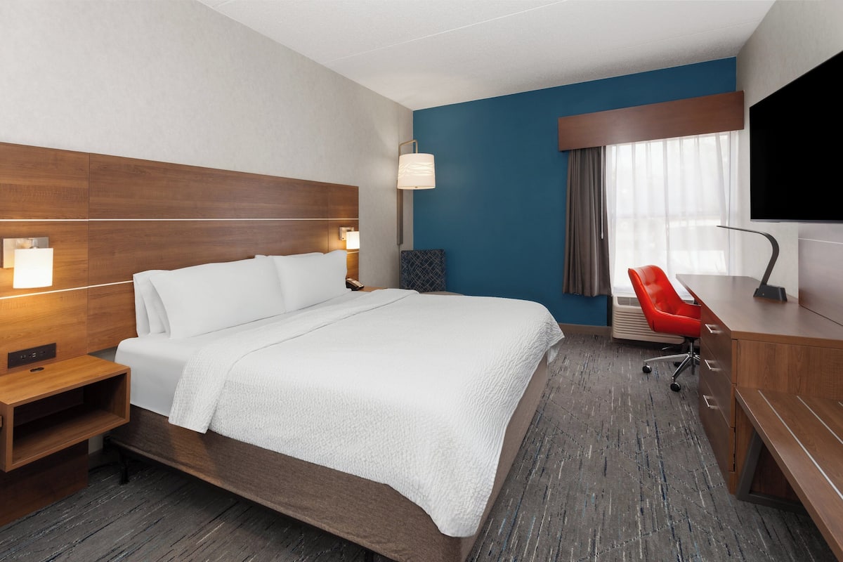 Roupas de cama premium, cofres nos quartos, escrivaninha