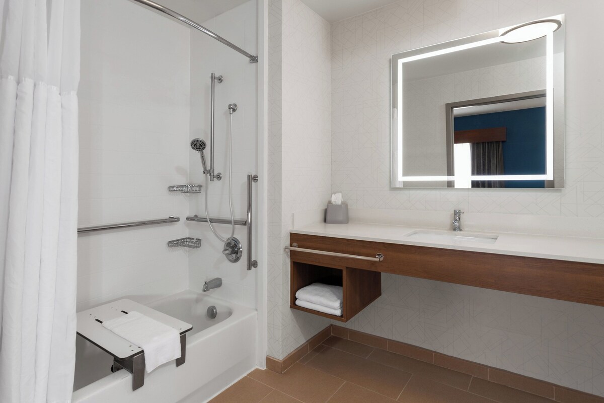 Suite, 1 King Bed, Accessible (Communications) | Premium bedding, in-room safe, desk, iron/ironing board