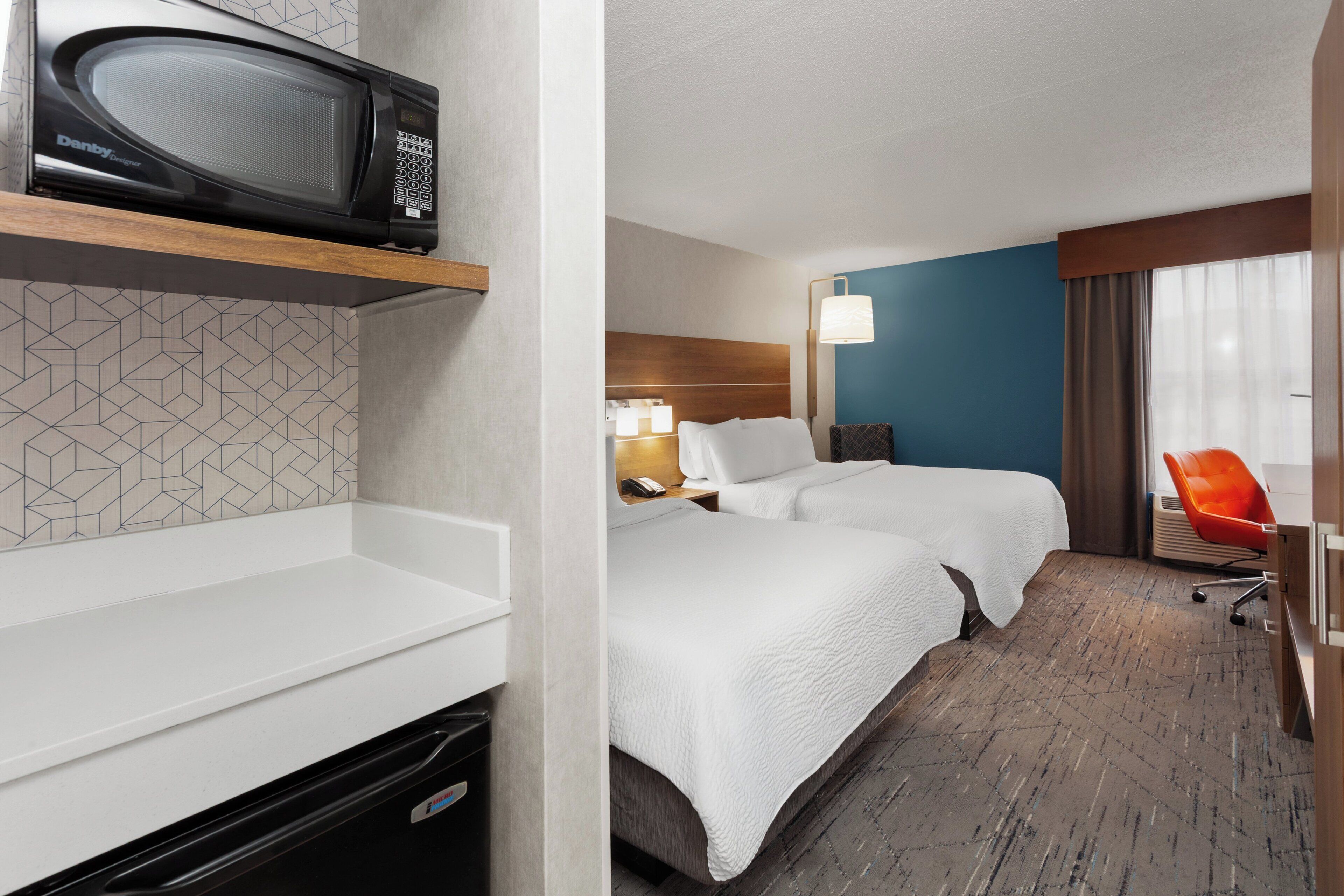 Premium bedding, in-room safe, desk, iron/ironing board