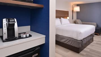 1 bedroom, premium bedding, in-room safe, desk