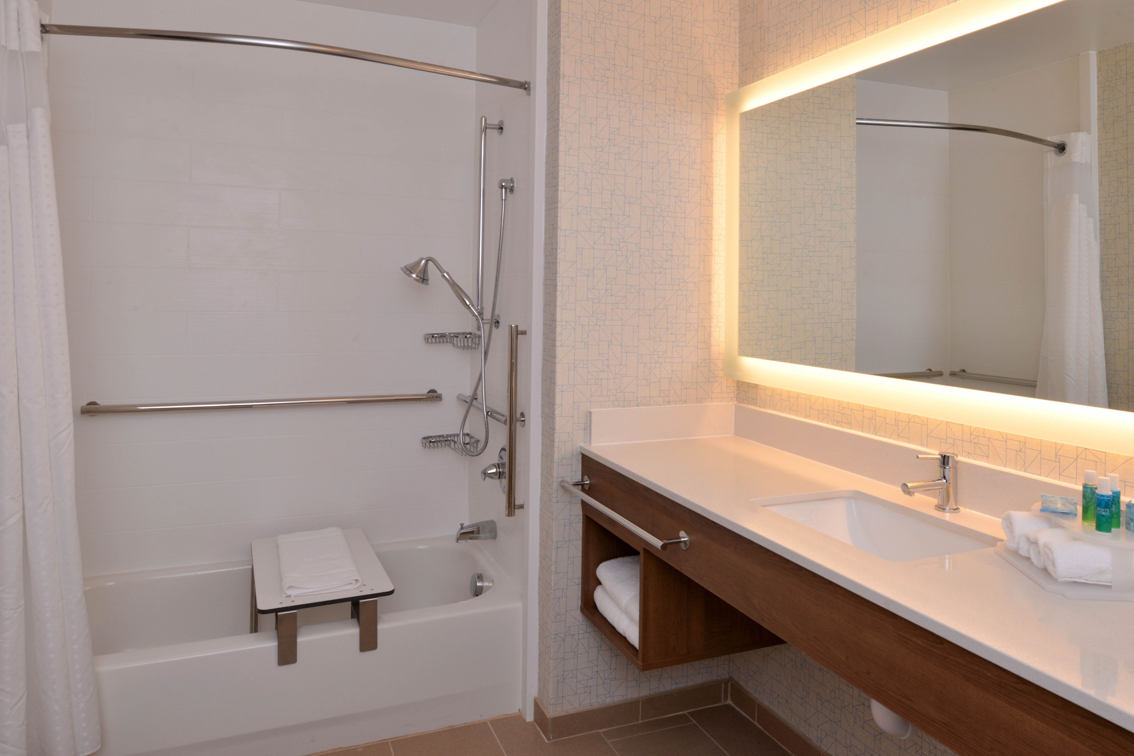 combined shower/bathtub, eco-friendly toiletries, hair dryer, towels
