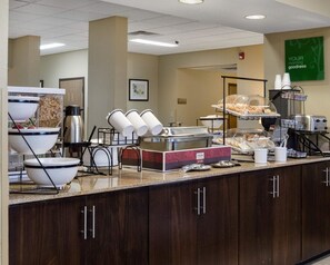 Free daily continental breakfast - Quality Inn Cleveland, MS (Cleveland)